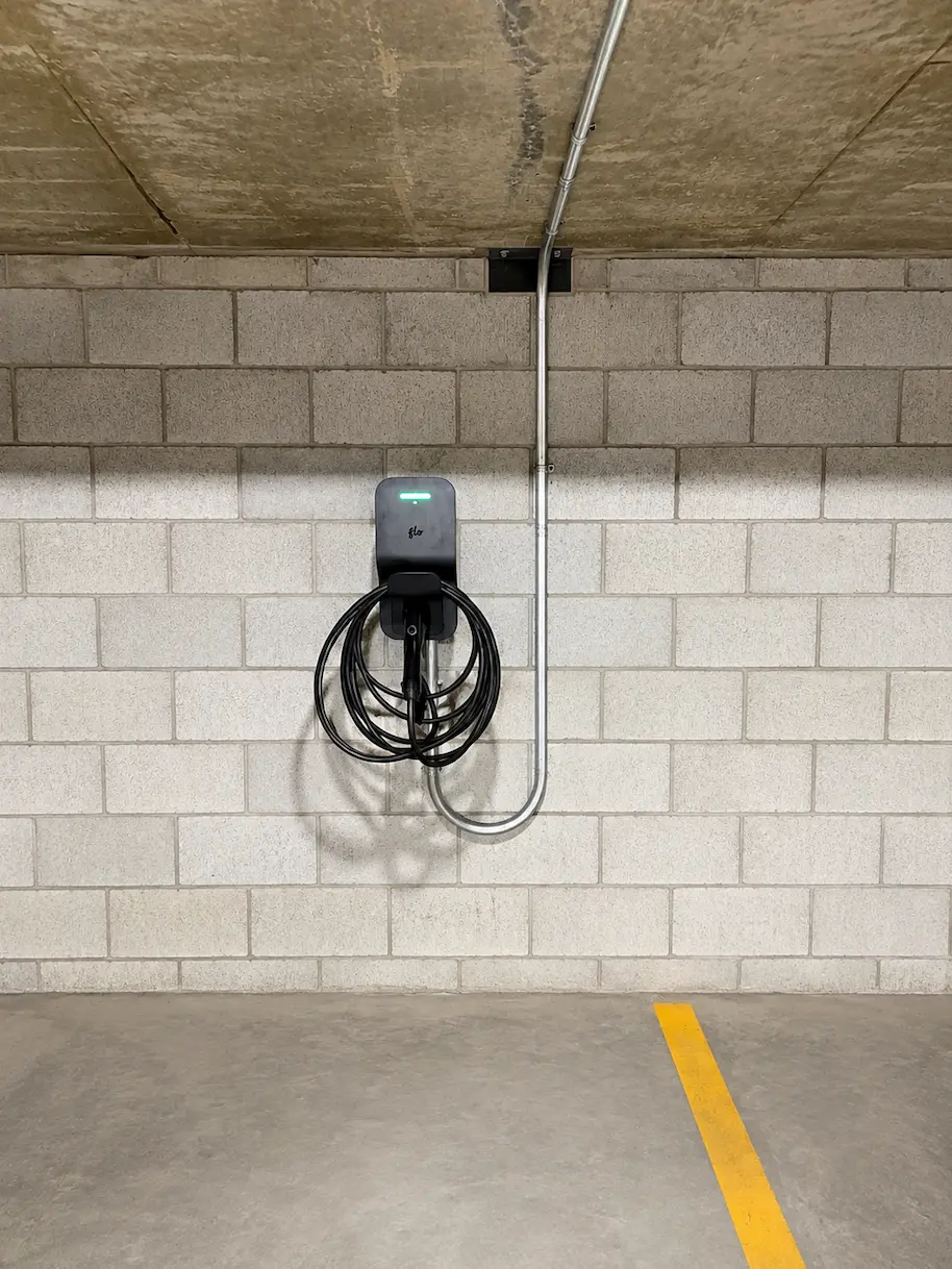 Installation d’une borne de recharge FLO dans un condo — Laval