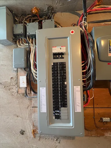 Installation of a new Siemens electrical panel in Tétreaultville, Montreal — Montréal