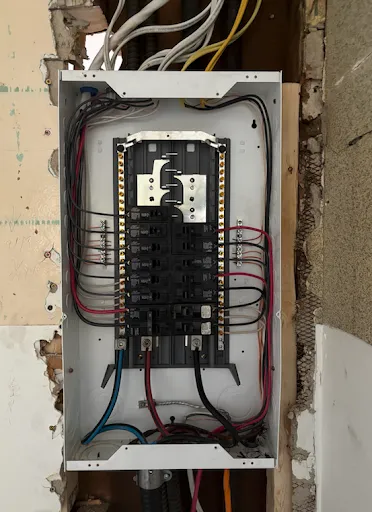À quoi ressemble l’intérieur d’un panneau électrique bien installé